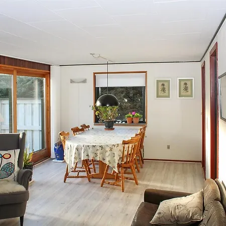 Three-bedroom Holiday In Semesterbostad