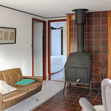 Semesterbostad Three-bedroom Holiday In Hals