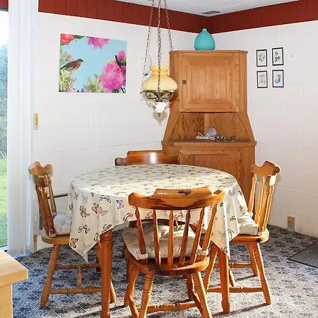 Semesterbostad Three-bedroom Holiday In