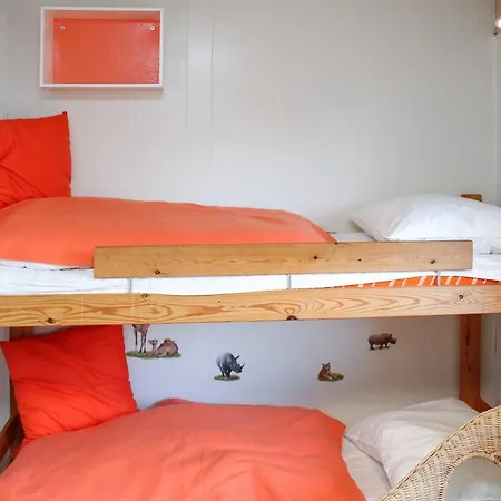 Semesterbostad Three-bedroom Holiday In Hals